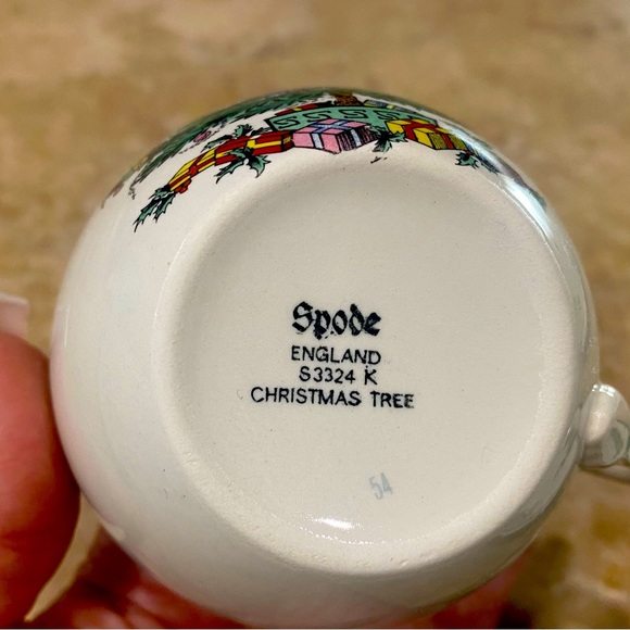 Spode Christmas Tree Tea cups and saucers - Picture 4 of 4